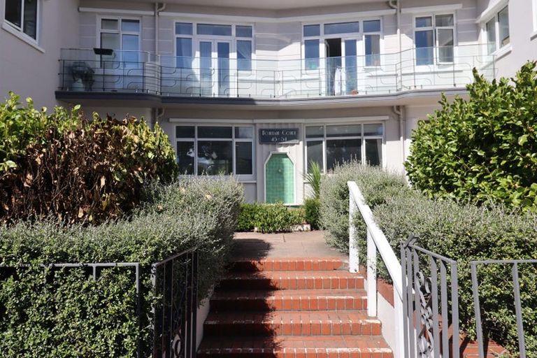 Photo of property in Fountain Court, 16/48u Oriental Parade, Oriental Bay, Wellington, 6011