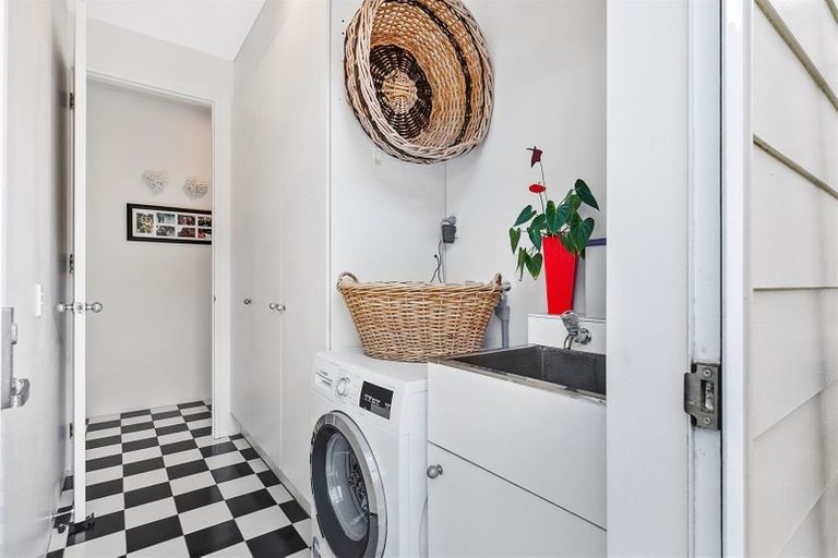 Photo of property in 11 Fathom Place, Te Atatu Peninsula, Auckland, 0610