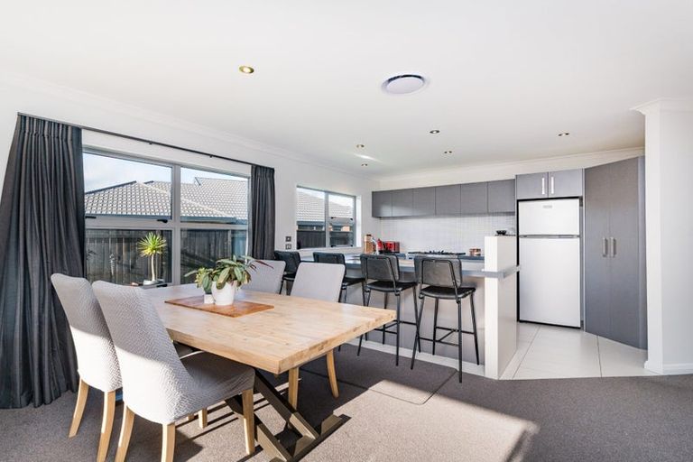 Photo of property in 26 Chestnut Close, Kelvin Grove, Palmerston North, 4414