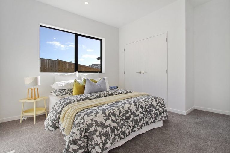 Photo of property in 16 Awa Avenue, Helensville, 0800