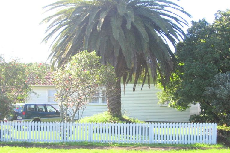 Photo of property in 25 Garelja Road, Henderson, Auckland, 0612