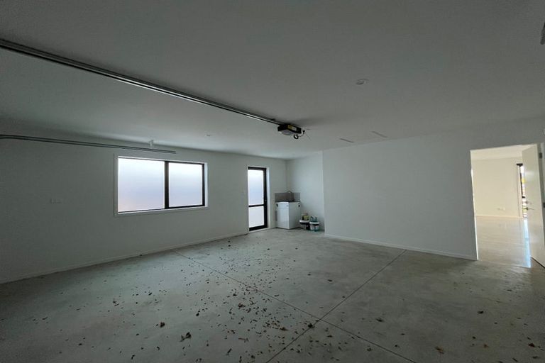 Photo of property in 6 Redfern Way, Pyes Pa, 3112