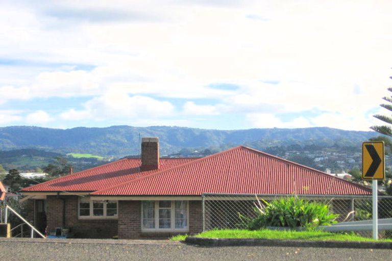 Photo of property in 264 Great North Road, Henderson, Auckland, 0612