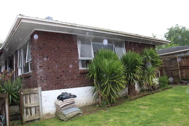 Photo of property in 2/199 Henderson Valley Road, Henderson, Auckland, 0612