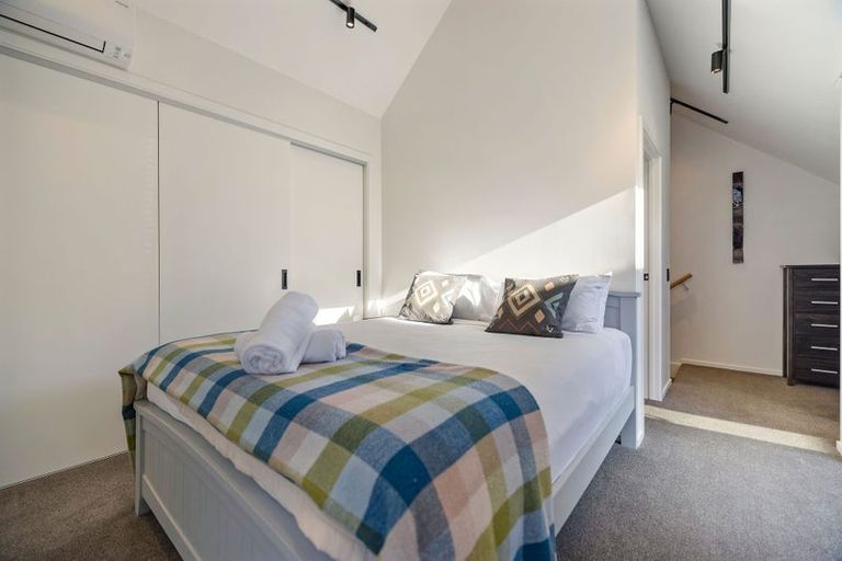 Photo of property in 33 Casterway Crescent, Jacks Point, 9371