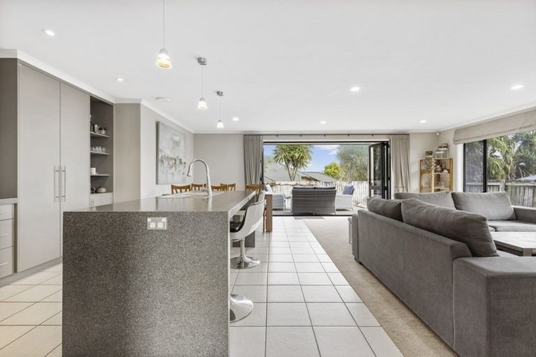 Photo of property in 15 Parkwood Place, Huntington, Hamilton, 3210