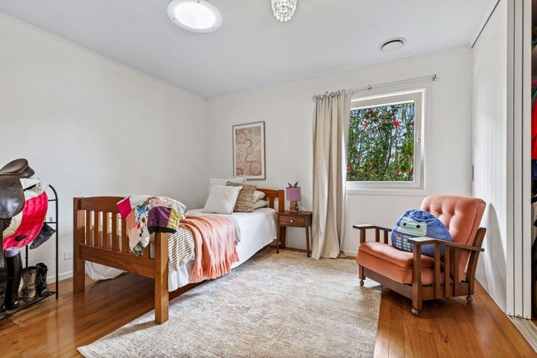 Photo of property in 34 Neil Avenue, Te Atatu Peninsula, Auckland, 0610