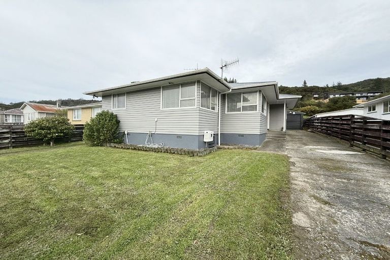 Photo of property in 17 Hamstead Street, Wainuiomata, Lower Hutt, 5014