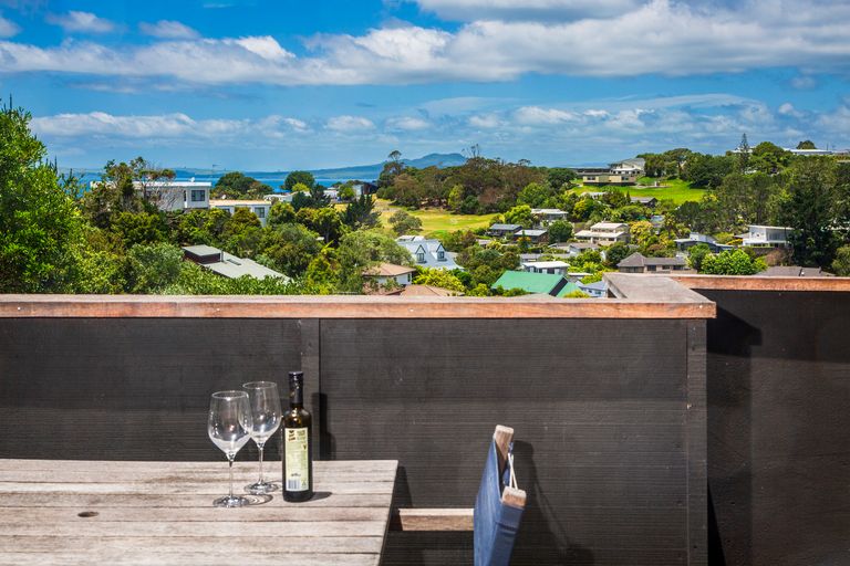 Photo of property in 6 Gannet Point, Rothesay Bay, Auckland, 0630