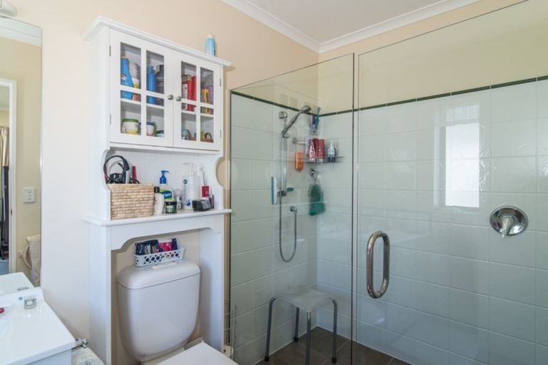 Photo of property in 139 Guildford Drive, Paraparaumu Beach, Paraparaumu, 5032