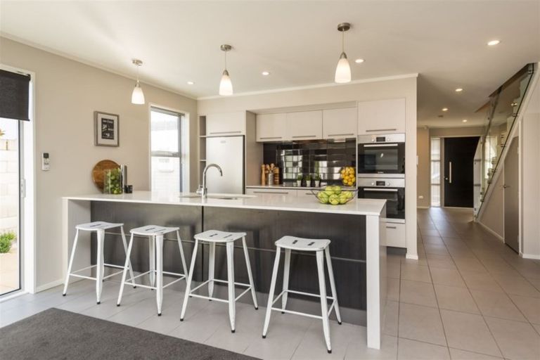 Photo of property in 142 Holly Road, St Albans, Christchurch, 8014