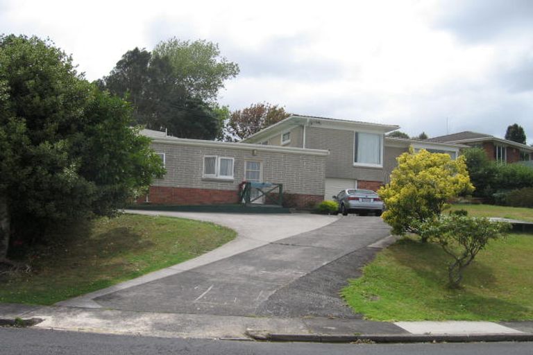 Photo of property in 17 Edgeworth Road, Glenfield, Auckland, 0629