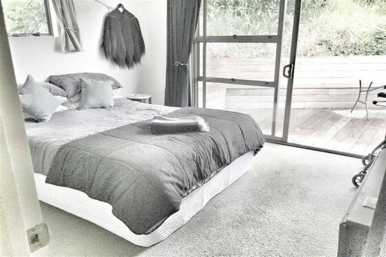 Photo of property in 168a Scenic Drive, Titirangi, Auckland, 0604