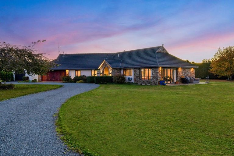 Photo of property in 27 Pohutukawa Drive, Levin, 5571