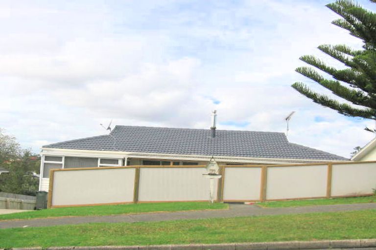 Photo of property in 26 Roick Parade, Glen Eden, Auckland, 0602