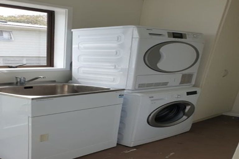 Photo of property in 14 Packham Place, Beach Haven, Auckland, 0626