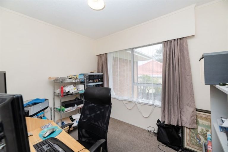 Photo of property in 2/6 Miro Street, New Lynn, Auckland, 0600