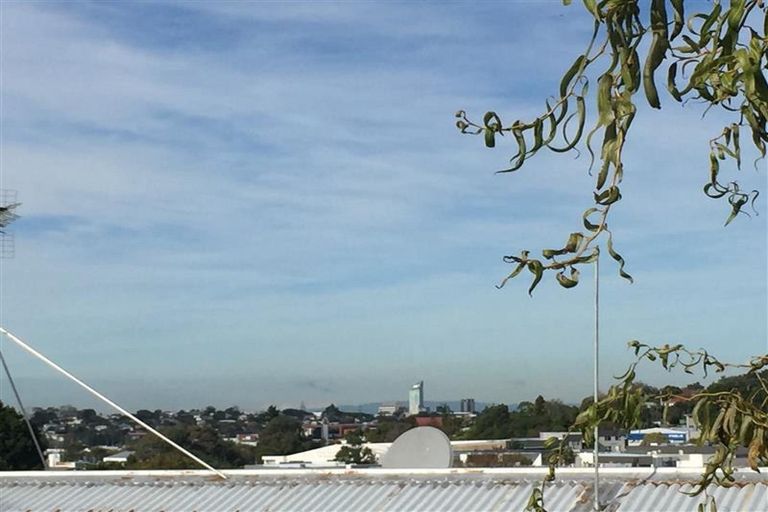 Photo of property in 21 Cheval Drive, Totara Vale, Auckland, 0629