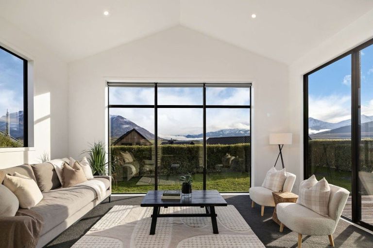 Photo of property in 13 Falconer Rise, Jacks Point, Queenstown, 9371