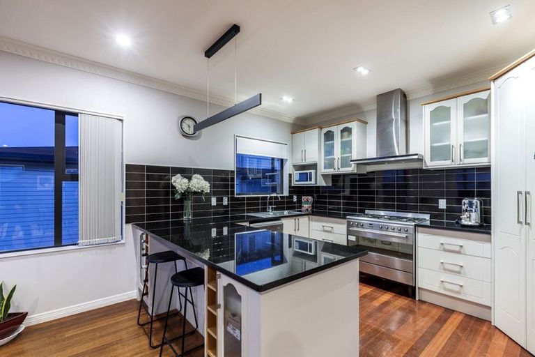 Photo of property in 10 Oak View Terrace, Schnapper Rock, Auckland, 0632