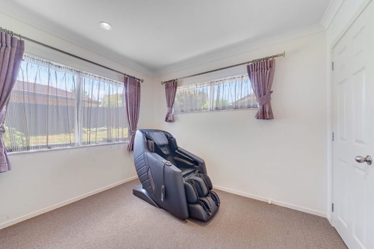 Photo of property in 96 Pitt Avenue, Clendon Park, Auckland, 2103