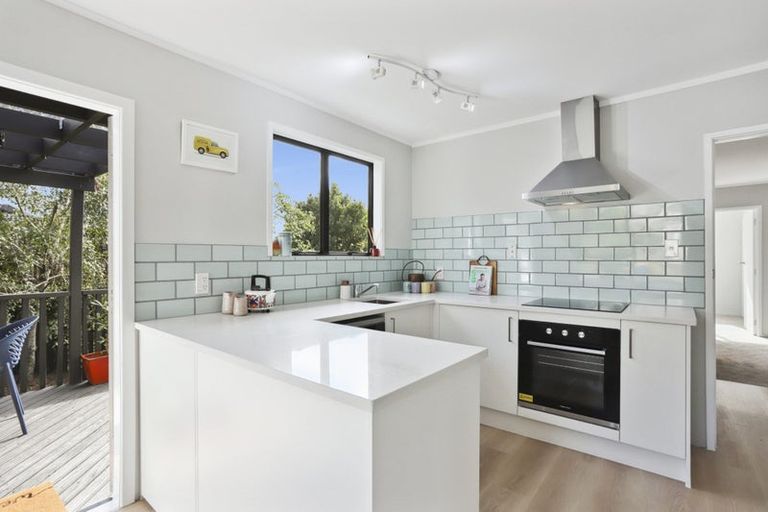 Photo of property in 15 Panzic Place, Glen Eden, Auckland, 0602