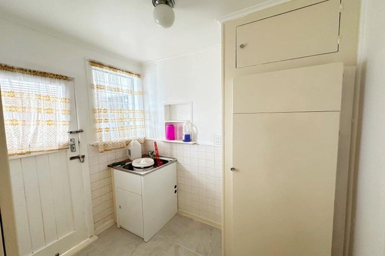 Photo of property in 204 Edmonton Road, Te Atatu South, Auckland, 0610