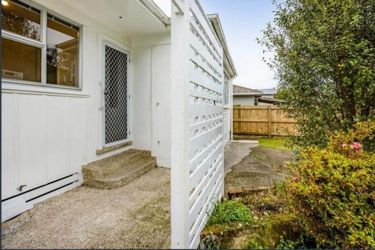 Photo of property in 5 Nikau Street, Inglewood, 4330