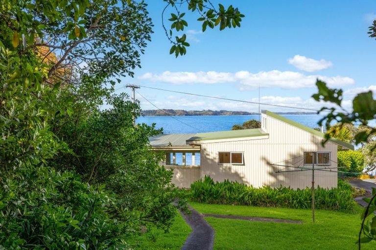 Photo of property in 16 Dalton Road, Snells Beach, 0920