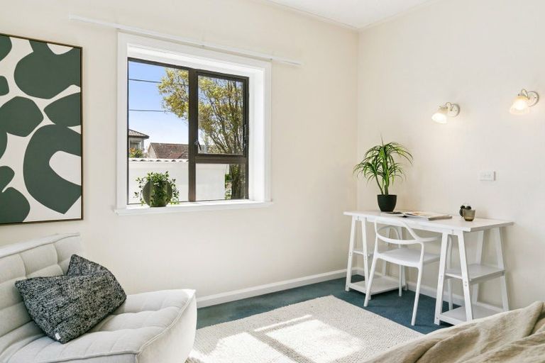 Photo of property in 26 The Quadrant, Miramar, Wellington, 6022