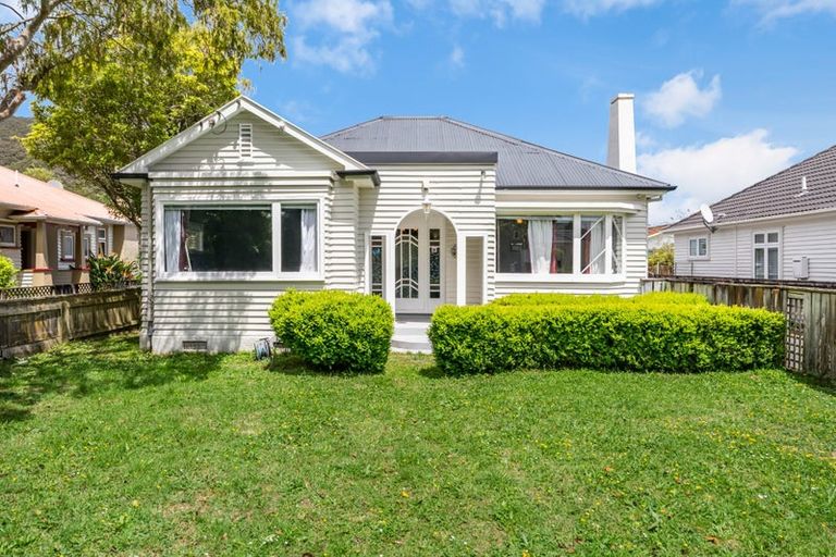 Photo of property in 22 Saint Ronans Avenue, Waterloo, Lower Hutt, 5011