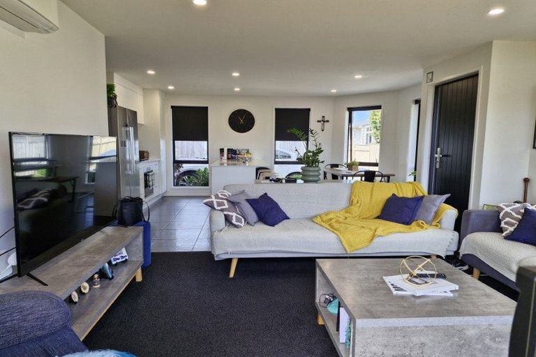 Photo of property in 9a Turakina Street, Merrilands, New Plymouth, 4312