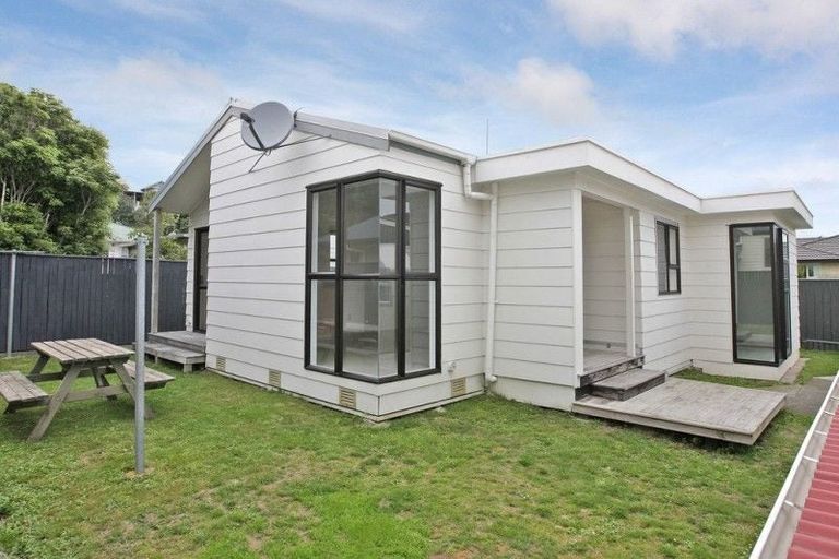 Photo of property in 183 The Parade, Island Bay, Wellington, 6023