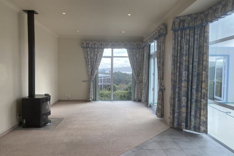 Photo of property in 39 Lanyon Place, Whitby, Porirua, 5024