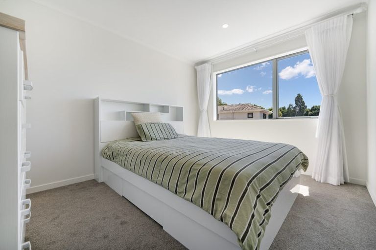 Photo of property in 7/11 Celeste Place, Totara Vale, Auckland, 0627