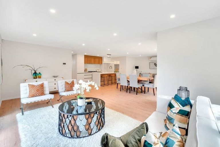 Photo of property in 23a Cottam Grove, Northcross, Auckland, 0632