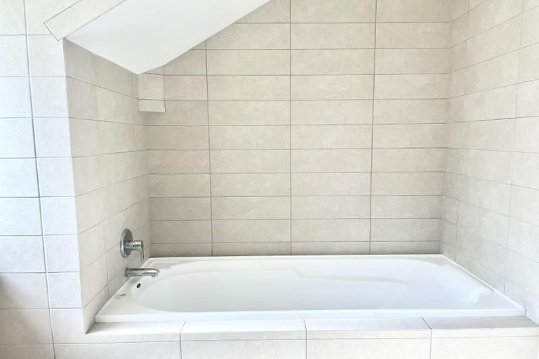 Photo of property in 47 Spinnaker Drive, Te Atatu Peninsula, Auckland, 0610