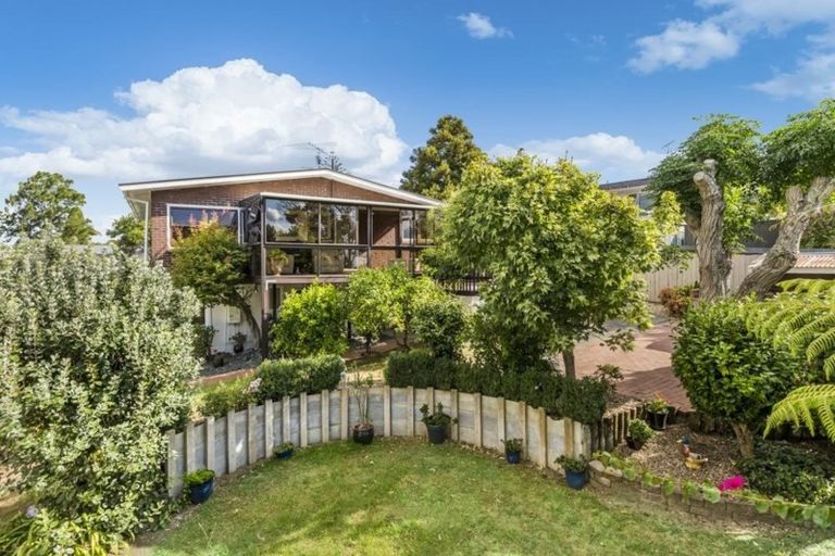 Photo of property in 10 Castleton Street, Birkdale, Auckland, 0626