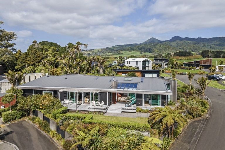 Photo of property in 13 Shearer Drive, Oakura, 4314