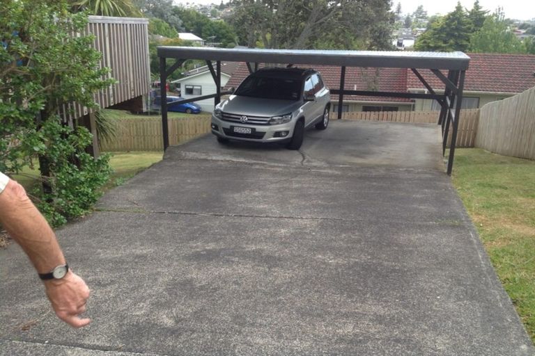 Photo of property in 2/247 Wairau Road, Totara Vale, Auckland, 0627