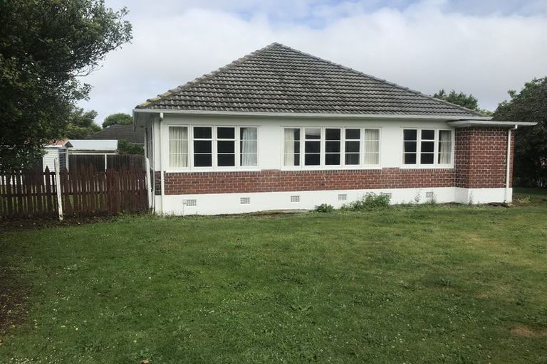 Photo of property in 2 Kawaka Street, Riccarton, Christchurch, 8041