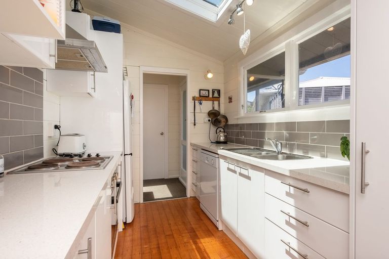 Photo of property in 15 Dunmail Way, Newlands, Wellington, 6037