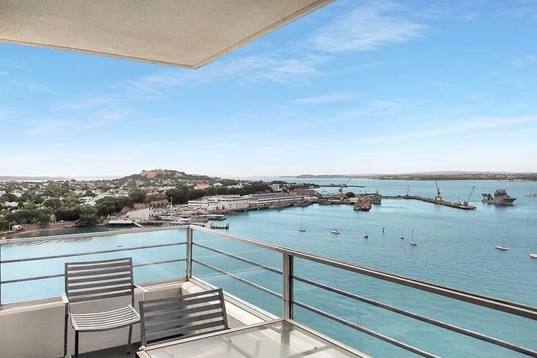 Photo of property in 45 Stanley Point Road, Stanley Point, Auckland, 0624