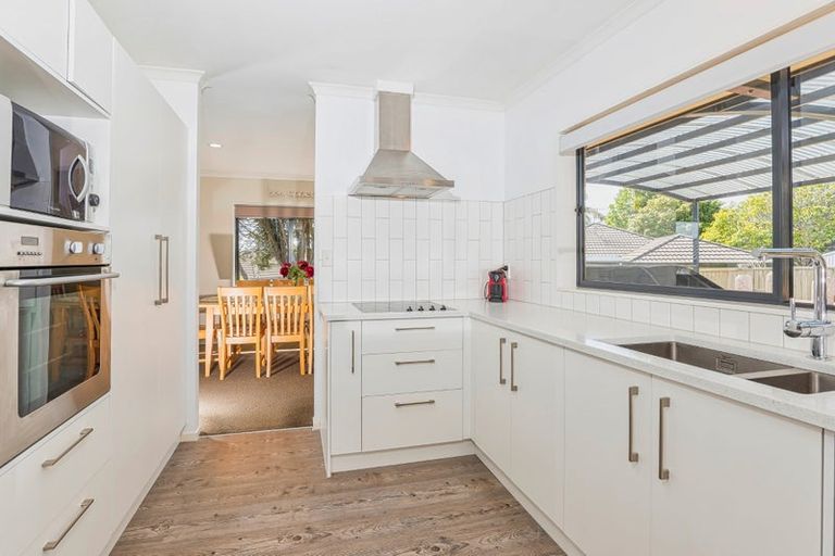 Photo of property in 12 Reybert Place, Massey, Auckland, 0614