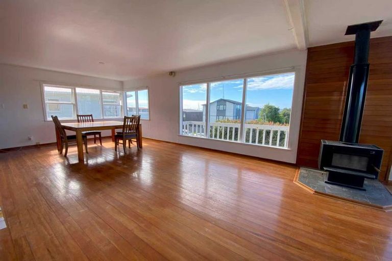 Photo of property in 54 Potter Avenue, Northcote, Auckland, 0627