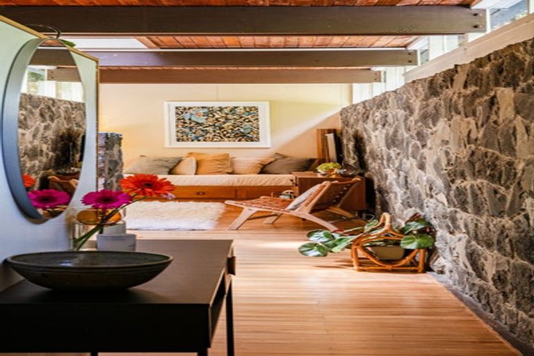 Photo of property in 30 Kopiko Road, Titirangi, Auckland, 0604