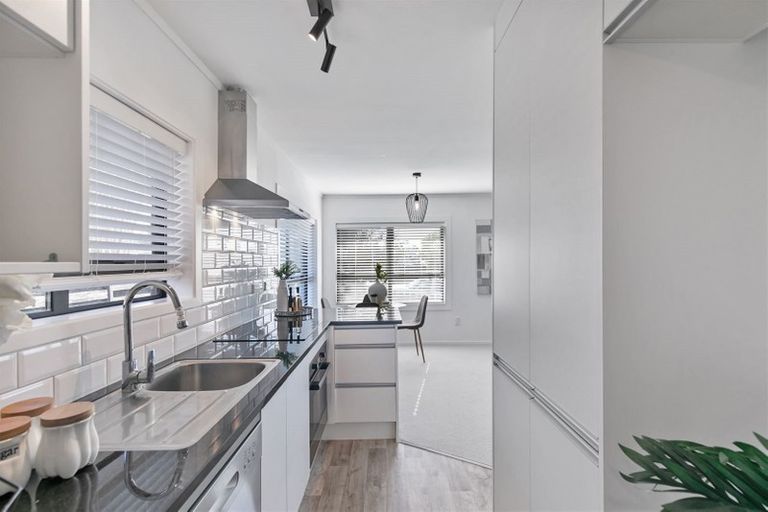 Photo of property in 1/53 Girrahween Drive, Totara Vale, Auckland, 0629