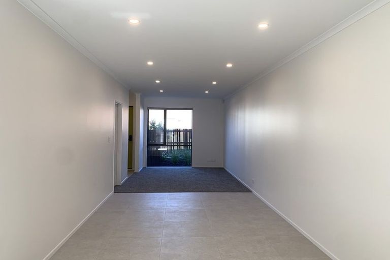 Photo of property in 18 Hema Road, Hobsonville, 0616