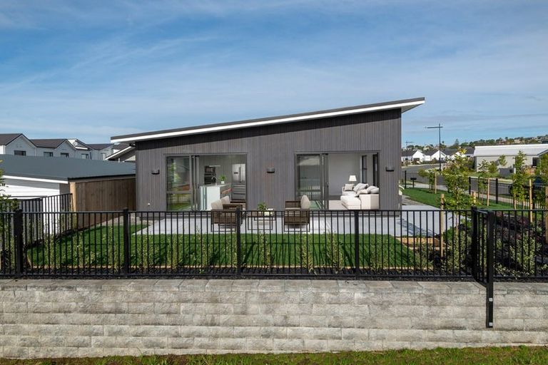 Photo of property in 1 Tiromoana Drive, Red Beach, 0932