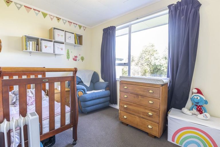 Photo of property in 16 Perrin Place, Kelvin Grove, Palmerston North, 4414